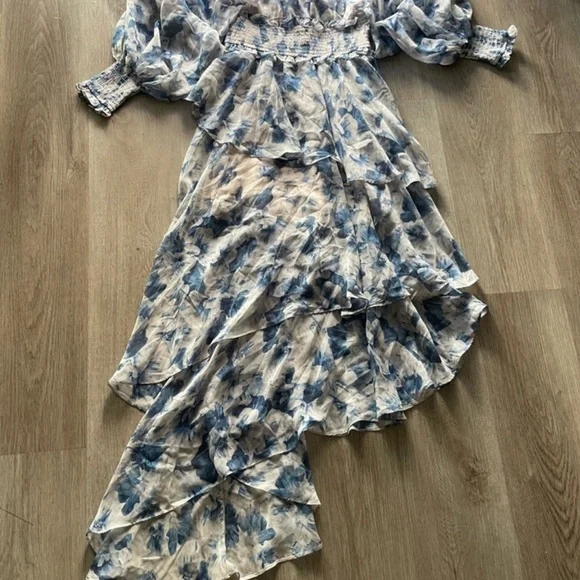 elliatt astrid blue floral asymmetrical puff sleeve tiered hem maxi dress medium - Picture 6 of 6